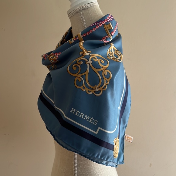 Hermès Silk Scarf ( 35” X 34”) - Picture 7 of 7